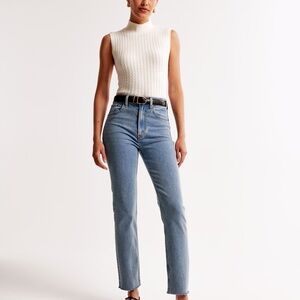 Abercrombie & Fitch Ultra High Rise Ankle Straight Jean - Size 29